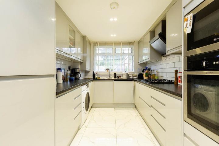 Semi-detached house Melrose Avenue, Willesden Green